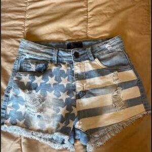 Chiqle Denim Architect
Distressed Flag
Printed Denim Shorts  Sz 2